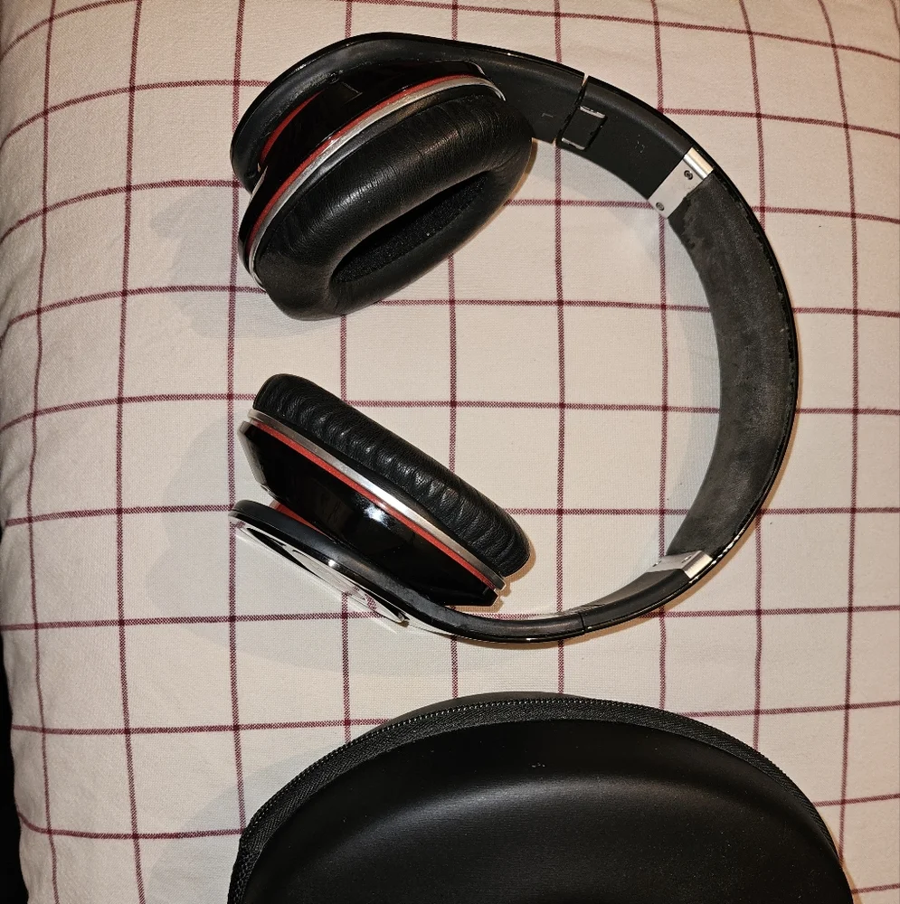 Beats - Picture 1 of 5